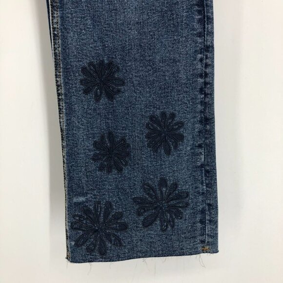 NWT Desigual Medium Wash Floral Embroidered Flared Jeans size 6 - Picture 7 of 15